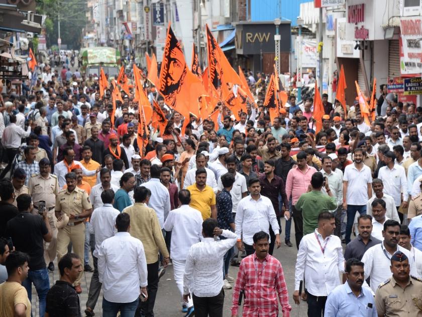 Udyognagari closed, Elgar of Maratha community; Protest of lathi on the agitation from the march | Pimpri Chinchwad: उद्योगनगरीत कडकडीत बंद, मराठा समाजाचा एल्गार; लाठीमाराचा मोर्चातून निषेध