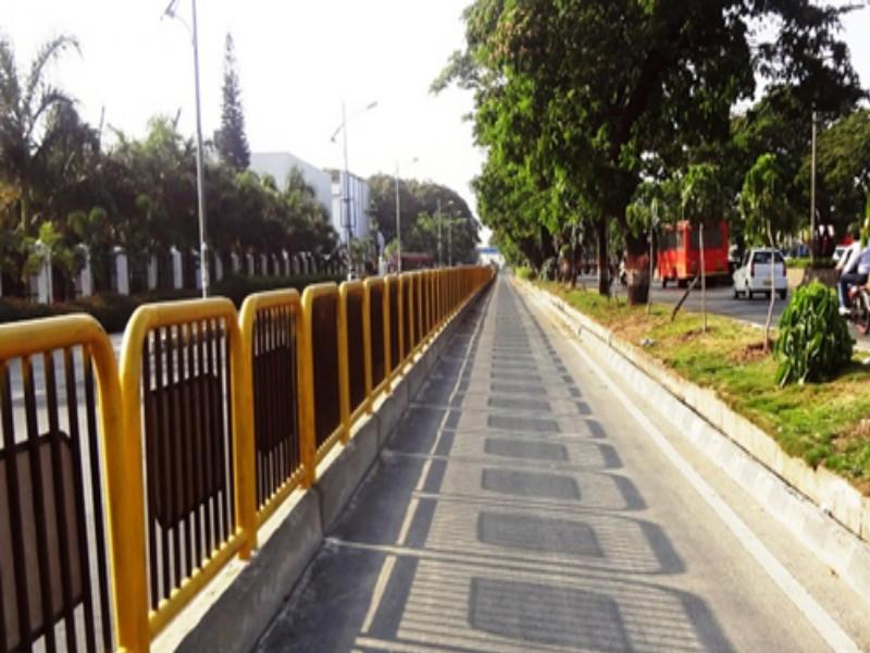 Lokmat Impact: ban on the other vehicles in BRT route | लोकमत इम्पॅक्ट : अखेर बीआरटी मार्गात बसशिवाय अन्य वाहनांना बंदी