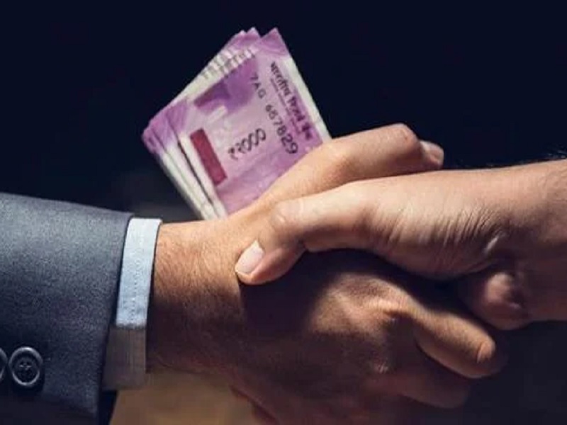 Service suspension of Pimpri-Chinchwad municipal employee in bribery case | Pimpri-Chinchwad Crime | लाच प्रकरणातील पिंपरी-चिंचवड महापालिका कर्मचाऱ्याचे सेवा निलंबन