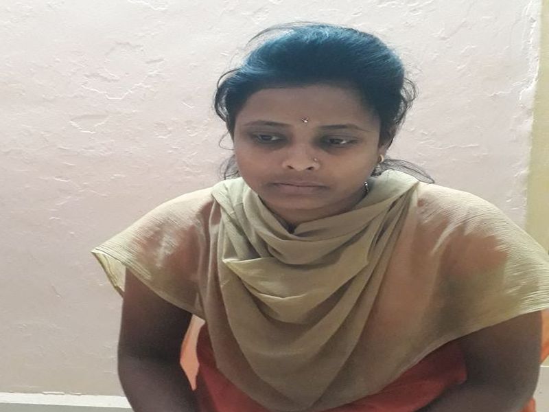 Three hundred rupees bribe: Chandgad women constable arrested | तीनशे रुपयांची लाच : चंदगडच्या महिला कॉन्स्टेबलला अटक 