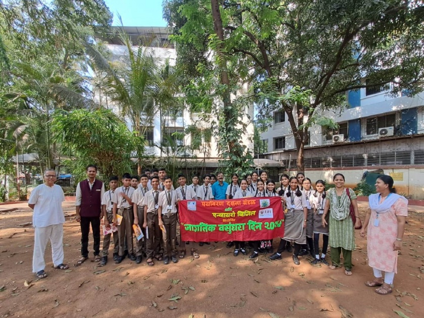 on the occasion of world environment day students took information about heritage tree in thane | वसुंधरा दिनानिमित्त विद्यार्थ्यांनी घेतली हेरीटेज ट्रीची माहिती
