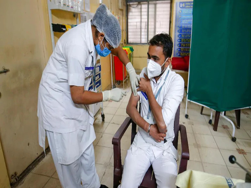 CoronaVaccine: Vaccinated 2 lakh 37 thousand 700 beneficiaries in the state; Health department information | CoronaVaccine: राज्यात २ लाख ३७ हजार ७०० लाभार्थींना लस; आरोग्य विभागाची माहिती