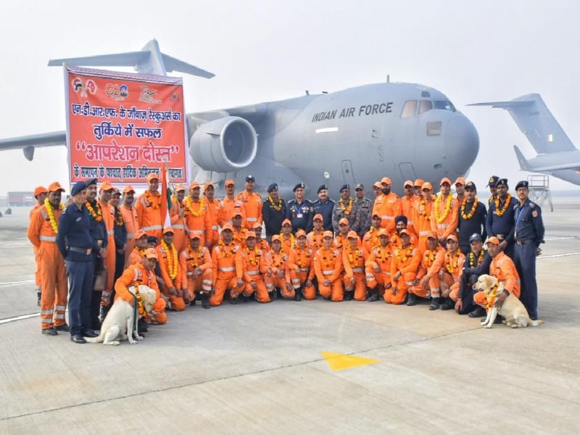Turkey-Syria Earthquake: NDRF team returns to India after helping in Turkey, airport wary welcome | Turkey-Syria Earthquake: तुर्की-सीरियात मदत केल्यानंतर NDRF ची टीम भारतात परतली, विमानतळावर जंगी स्वागत