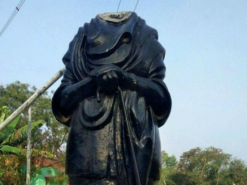 CRPF personnel arrested for allegedly vandalising statue of Dravidian icon Periyar | CRPF जवानानेच केली पुतळ्याची विटंबना, सीसीटीव्हीतून झालं उघड
