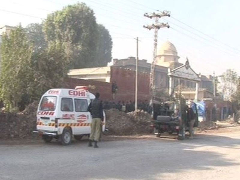 Pakistan: Terrorist attack near Peshawar University, 11 injured | पाकिस्तान : पेशावर युनिव्हर्सिटीजवळ दहशतवादी हल्ला, 11 जणांचा मृत्यू; 35 जखमी 