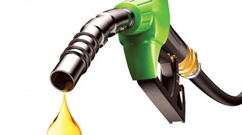 Petrol- Diesel prices go up by Rs | पेट्रोल- डिझेलचे दर वाढते रुपयांनी, घटते पैशानी