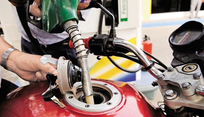 Petrol and diesel prices fall further | पेट्रोल आणि डिझेलच्या किमतीत आणखी घसरण