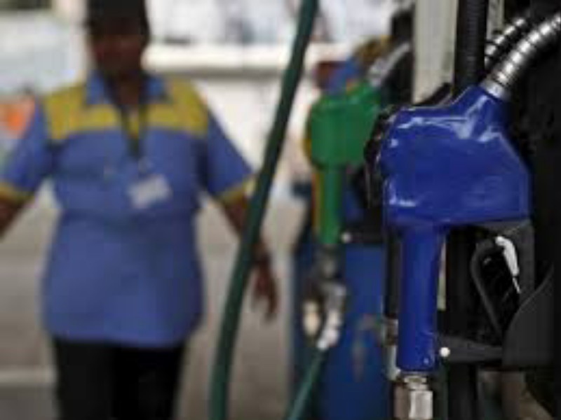 Coronavirus : Petrol-diesel selling less than by 23 lakh liters due to Corona reduces | Coronavirus : कोरोनाने पेट्रोल-डिझेलचा खप २३ लाख लिटरने घटला