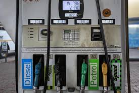   5564 9 new petrol pumps question the government policy! | ५५६४९ नवीन पेट्रोल पंपांमुळे शासन धोरणावर प्रश्नचिन्ह!