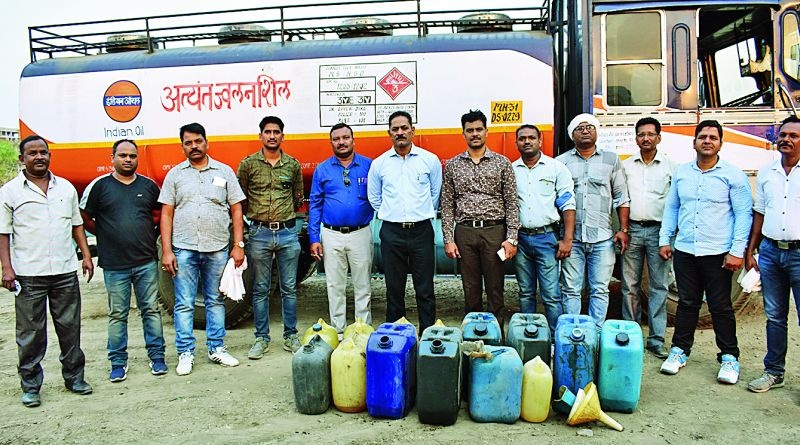 Diesel , petrol stolen case bust in Nagpur | नागपुरात डिझेल, पेट्रोल चोरीचा पर्दाफाश