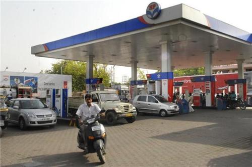 Fill petrol at police pump; Get the Seedball | पोलीस पंपावर पेट्रोल भरा; सीडबॉल मिळवा