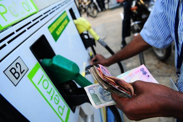 petrol diesel price hike in goa | गोव्यात पेट्रोल - डिझेल महागले; 150 कोटींची अतिरिक्त प्राप्ती होणार