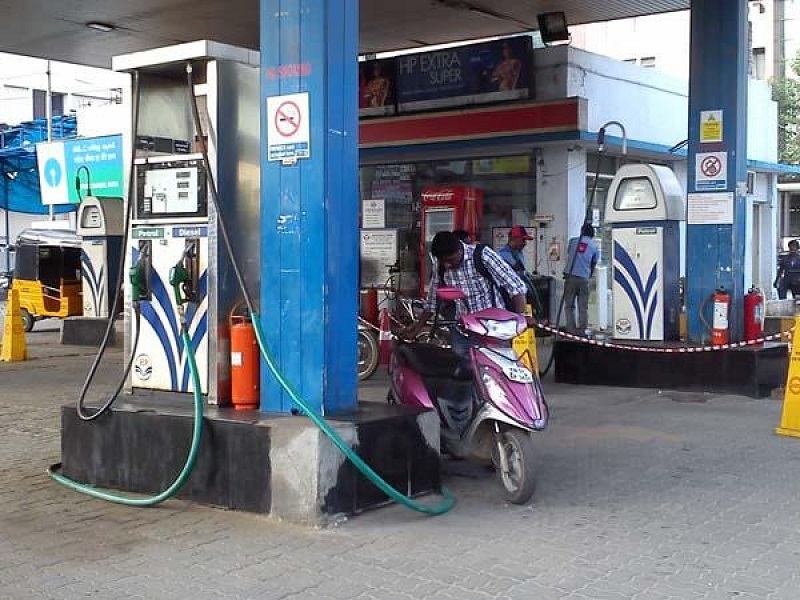 Petrol Diesel Price Hike Today 22 October 2021, Find out New Rate of Fuel | Petrol Diesel Price: आज सलग तिसऱ्या दिवशी पेट्रोल-डिझेलच्या दरात वाढ, जाणून घ्या आजचा भाव
