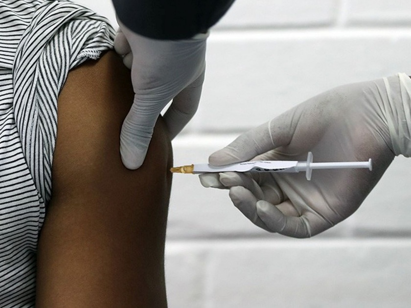 Corona vaccine: Pfizer withdraws application for emergency use of corona vaccine | Corona vaccine : फायझरने कोरोना लसीच्या आपत्कालीन वापरासाठी केलेला अर्ज घेतला मागे