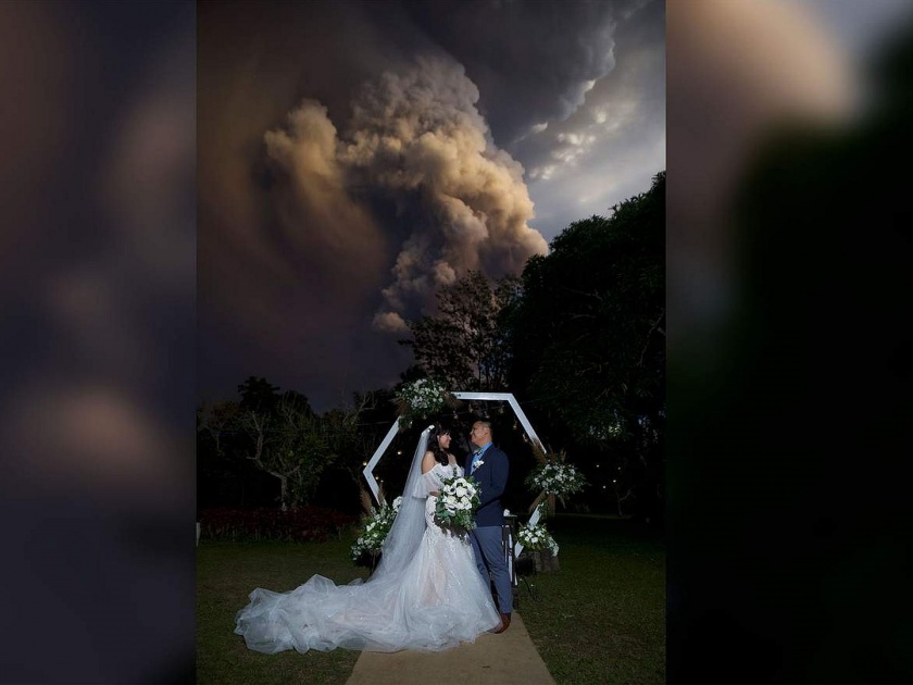 A couple got married in the Philippines while a volcano erupted in the background | लग्नात कपलच्या मागे फुटला होता ज्वालामुखी, जराही न घाबरता त्यांनी थाटला संसार सुखी!