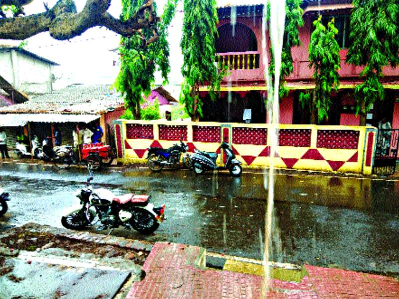 In the first rain, 'Mahavitaran Ki Bati Gul' | पहिल्याच पावसात ‘महावितरणची बत्ती गुल’