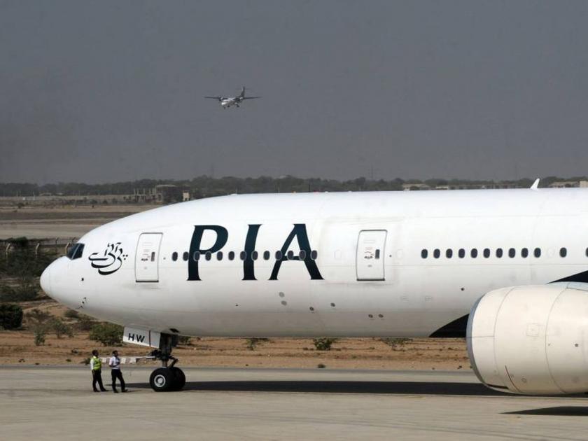At any moment Pakistan Airways will shut down, run out of money, open its mouth to the poor country | कोणत्याही क्षणी पाकिस्तानी एअरवेज बंद पडणार; पैसे संपले, कंगाल सरकारकडे मोठ्ठे तोंड उघडले