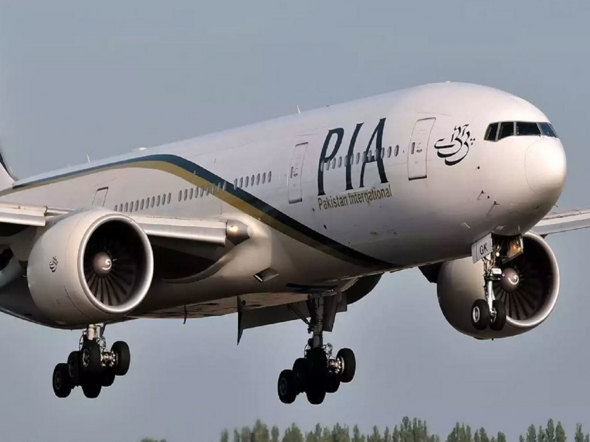 Malaysian authorities seize PIA aircraft at Kuala Lumpur Airport for not paying lease money | पाकिस्तानला मलेशियानं दिला झटका; पैसे दिले नाही म्हणून विमान केलं जप्त, प्रवाशांनाही उतरवलं