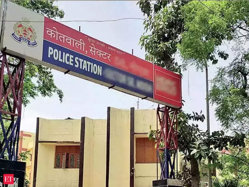 Hanuman Chalisa Recites In Police Station Of Meerut in Uttar Pradesh | छळाचा बदला घेण्यासाठी पोलीस स्टेशनमध्ये भटकतोय आत्मा?; कर्मचारी भीतीच्या छायेत