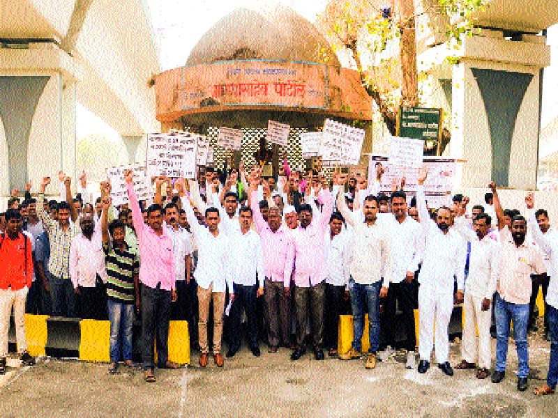  Mathadi workers' expulsion, protest of government | माथाडी कामगारांचा संप, शासनाचा निषेध