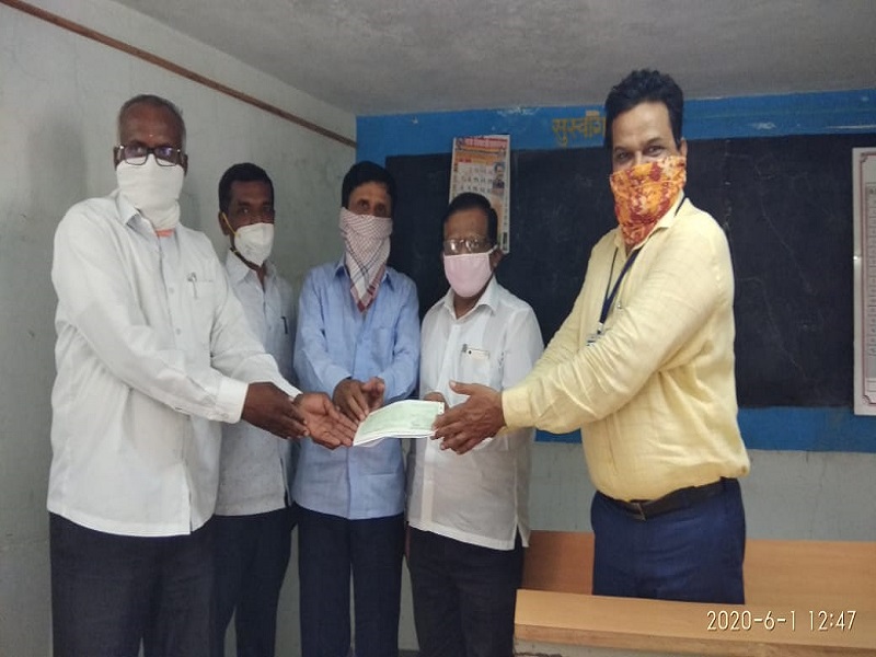 District level award of 'Beti Bachao' to Pimpalgaon Malvi Zilla Parishad School | पिंपळगाव माळवी जिल्हा परिषद शाळेला ‘बेटी बचाओ’ चा जिल्हास्तरीय पुरस्कार
