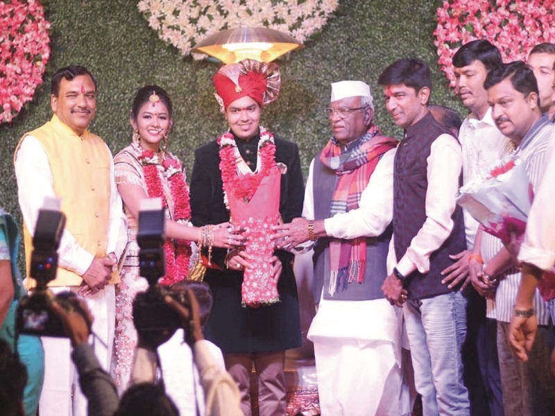 Prashant Bomb - Rajendra Peepad became a Vahi; A simple wedding ceremony | प्रशांत बंब -राजेंद्र पिपाडा बनले व्याही; साध्या पध्दतीने केला विवाह सोहळा