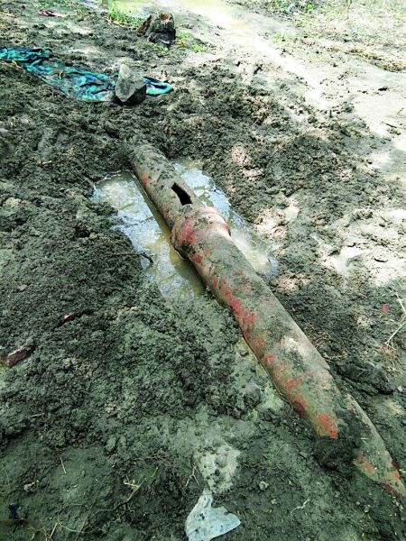 Medical pipe line in Nagpur has been brokan | नागपुरातील मेडिकलची पाण्याची पाईपलाईन फोडली
