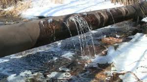 Wipro water supply pipeline | विंचूरला पाणीपुरवठा करणारी पाइपलाइन फोडली
