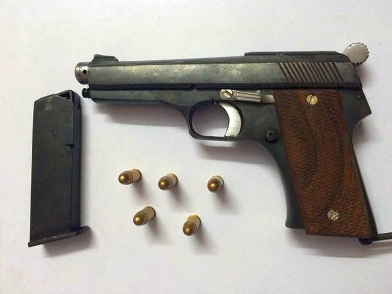 Illegal pistol seized by crime branch | बेकायदेशीरपणे पिस्तूल बाळगणारा सोरतापवाडीत गुन्हे शाखेकडून जेरबंद