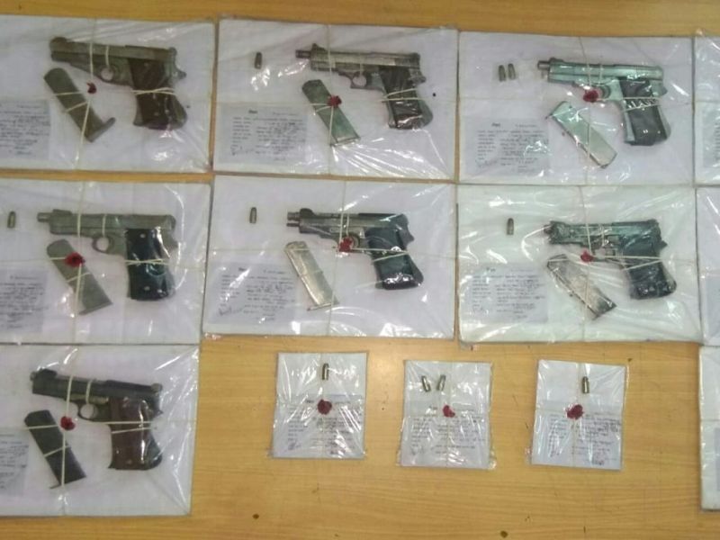 Ten native pistols were seized in Yavat, seven accused arrested | यवतमाळात दहा देशी पिस्तूल जप्त, सात आरोपी अटकेत