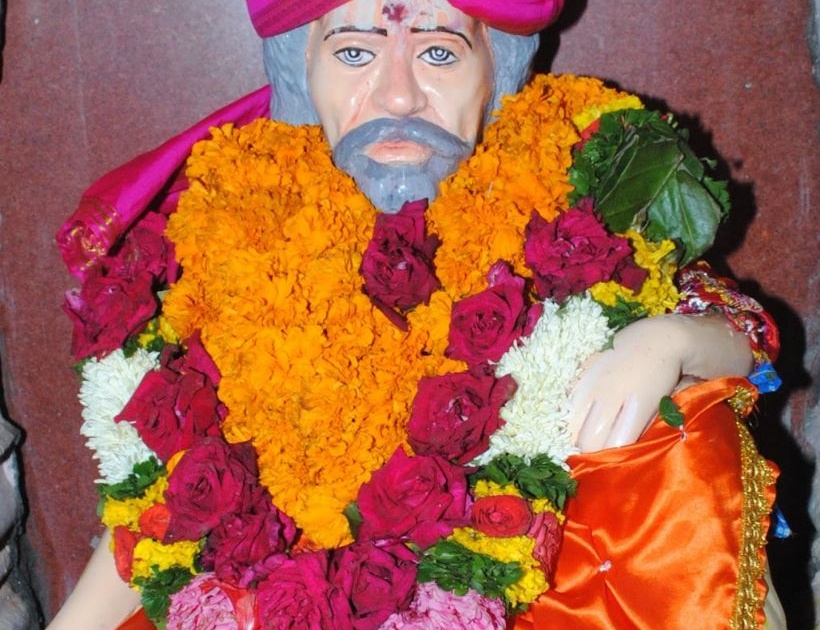 Pantampar Maharaj Guru Gajanan Maharaj Palqi ceremony in Karanja city | कारंजा शहरात पिंतांबर महाराज गुरू गजानन महाराज पालखी सोहळा 