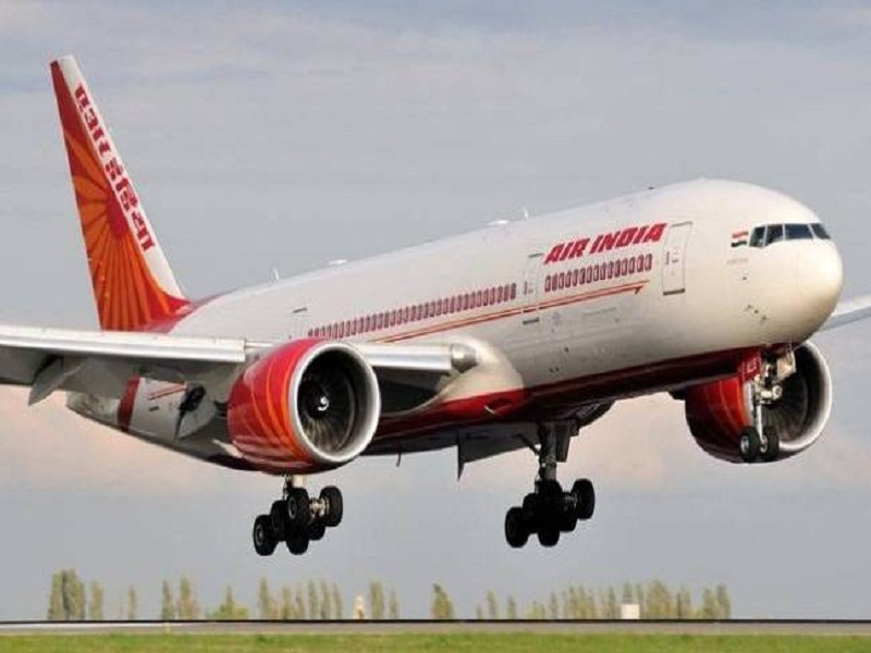 The plane suddenly dropped below 10,000 feet, and the Air India pilot thoroughly investigated | विमान अचानक १० हजार फूट खाली आणले, एअर इंडियाच्या वैमानिकाची कसून चौकशी सुरू