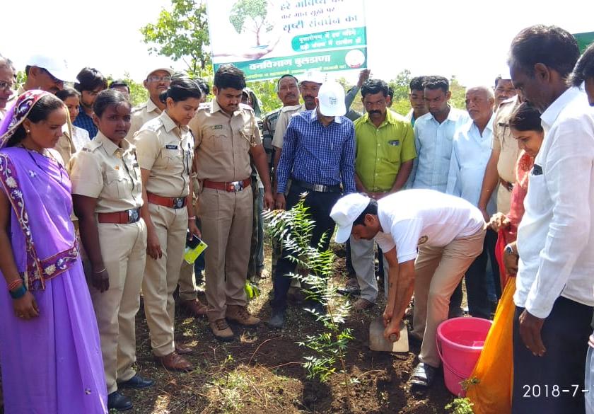 Every farmer should plant a tree - MLA Sanjay Kute | प्रत्येक शेतकऱ्याने एक झाड लावावे - आमदार संजय कुटे 