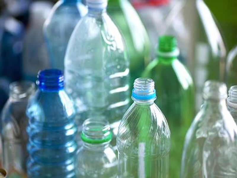 Plastic bottles of water are not banned; Plastic restriction that is not reusable | Plastic Ban : पाण्याच्या प्लॅस्टिक बाटल्यांवर बंदी नाहीच; पुनर्वापर अशक्य असलेल्या प्लॅस्टिकलाच प्रतिबंध