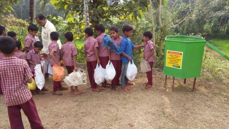  Campaign for the plastic free village in Akola district | प्लास्टिकमुक्तीसाठी अकोला जिल्ह्यात मोहिम