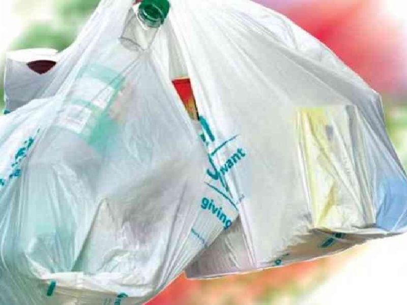 Action from today on hawkers using plastic bags | प्लॅस्टिक पिशव्या वापरणाऱ्या फेरीवाल्यांवर आजपासून कारवाई