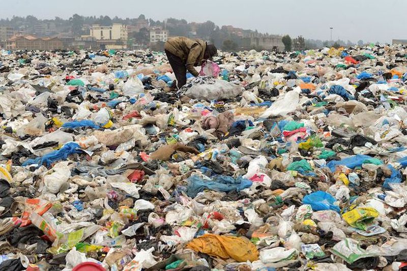 Initative for Plastic free : Pick up trash from villages | ‘प्लास्टिक मुक्ती’साठी सरसावले शासन; गावागावांतून करणार कचऱ्याची उचल