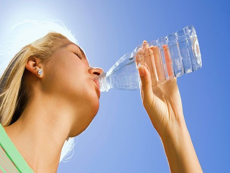 Plastic bottle of water? So this is the point ... | प्लॅस्टिकच्या बॉटलमधून पाणी पिताय? तर हे वाचाच...