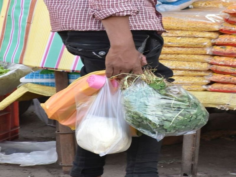 The plastic ban was stopped in Solapur | सोलापूरात प्लास्टिक बंदीची कारवाई थंडावली