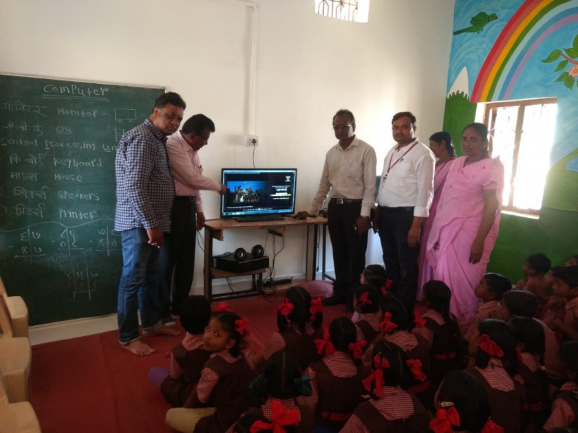 Short films on Prime Minister's life were shown in the schools of Washim | वाशिम जिल्हा परिषदेच्या शाळांमध्ये दाखविण्यात आला पंतप्रधानांच्या जीवनावरील लघुपट