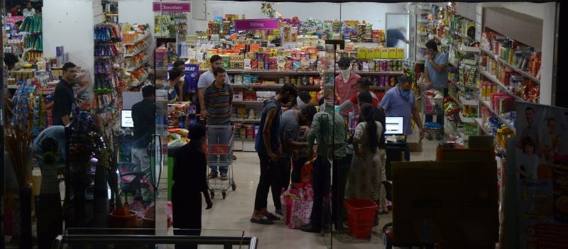 People rush to Nagpur for essentials after 21 days lockdown announcement | २१ दिवस लॉकडाऊनच्या घोषणेनंतर जीवनावश्यक वस्तुंसाठी नागपुरात लोकांची धावपळ