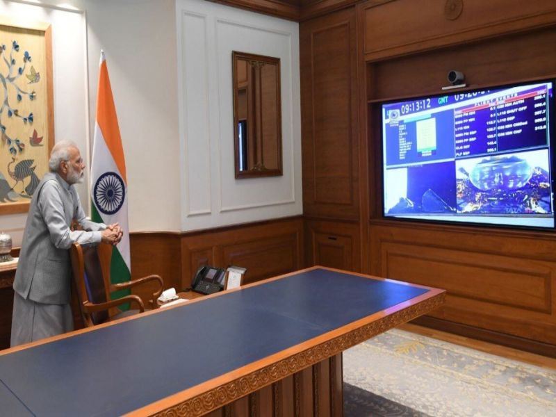 Modi congratulates Isro, Sushma Swaraj's 'Salute' to the scientists after chandrayaan 2 | मोदींकडून इस्रोचे अभिनंदन तर सुषमा स्वराज यांचा 'वैज्ञानिकांना सॅल्यूट'