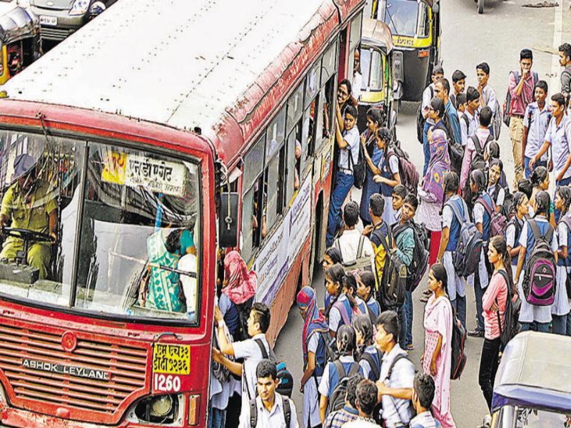 students stop the journey by ' PMP bus : The number of passes is decreased | विद्यार्थ्यांकडून ‘पीएमपी’ला रामराम : पासची संख्या रोडावतेय 