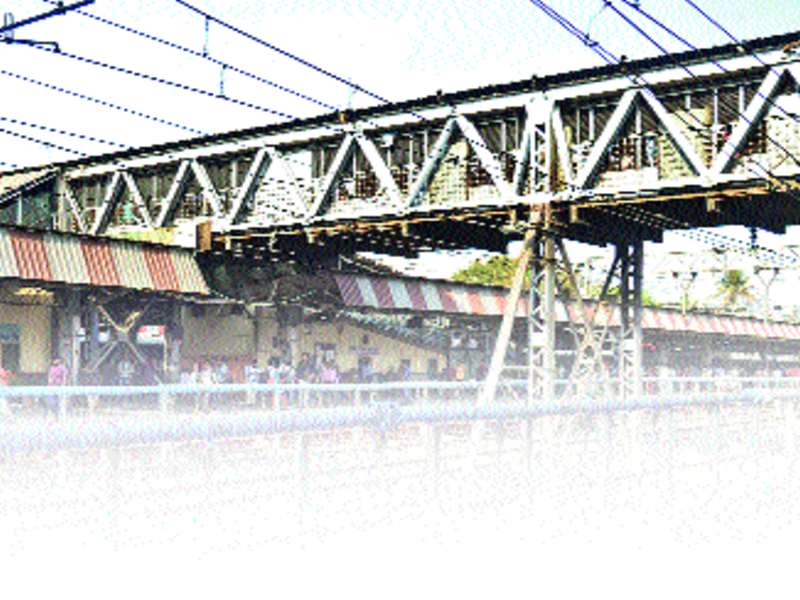 Pool at the Pune Railway Station: For 80 years, the crowds stand firm and strong ... | पुणे रेल्वे स्टेशनवरील पूल : ८० वर्षांपासून गर्दी सोसूनही खंबीर उभा...