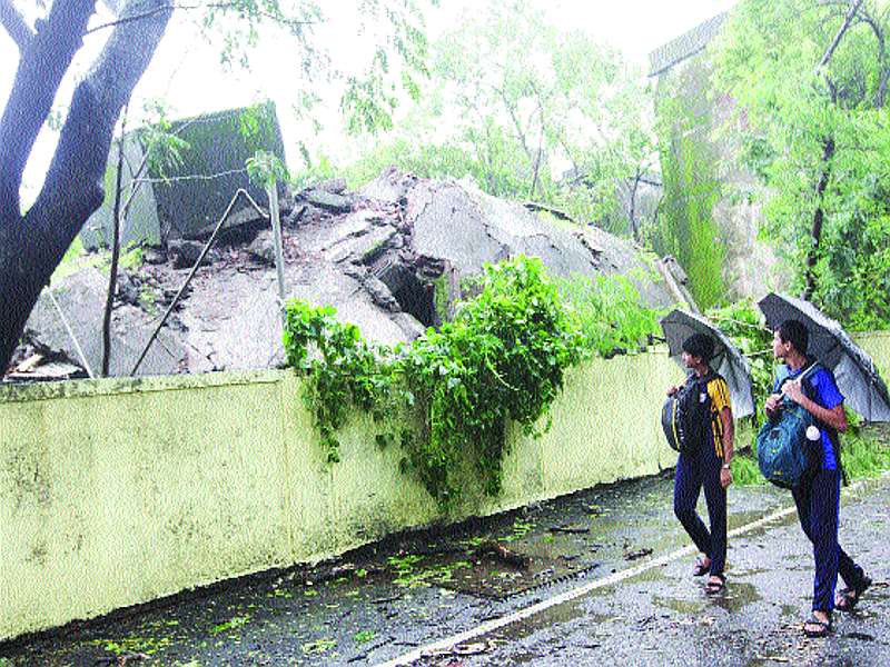The old building collapsed in Vashi | वाशीत जीर्णावस्थेतील इमारत ढासळली