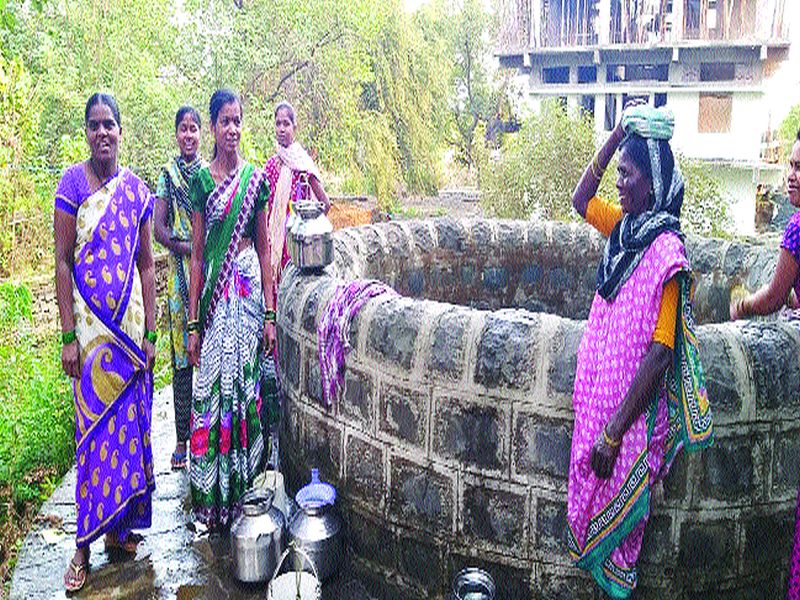 Women's water distribution | महिलांची पाण्यासाठी वणवण