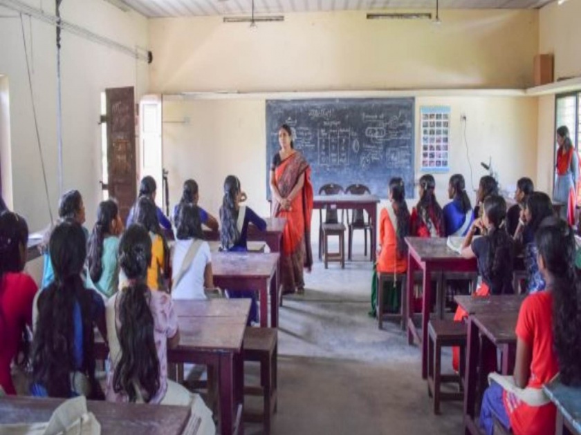 a rule that teachers must follow a dress code in mumbai | पेहरावाबाबत शिक्षकांनी पथ्ये पाळणे आवश्यक असल्याचा सूर; ड्रेस कोडवर शिक्षकांमध्ये उलटसुलट चर्चा