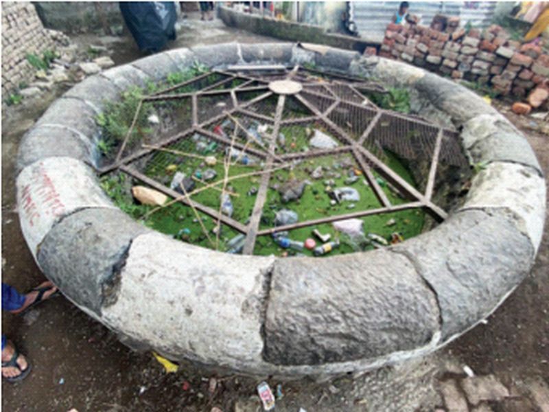 Poor condition of Ghansoli, Gothiwali wells due to lack of cleaning | घणसोली, गोठीवलीतील विहिरींची साफस‌फाईच्या अभावी दुरवस्था