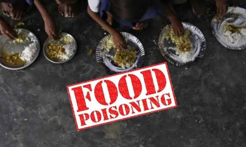 Food Poisoning to 12 students of Tribal Ashram School at Mehkar | आदिवासी आश्रमशाळेतील १२ विद्यार्थीनींना विषबाधा