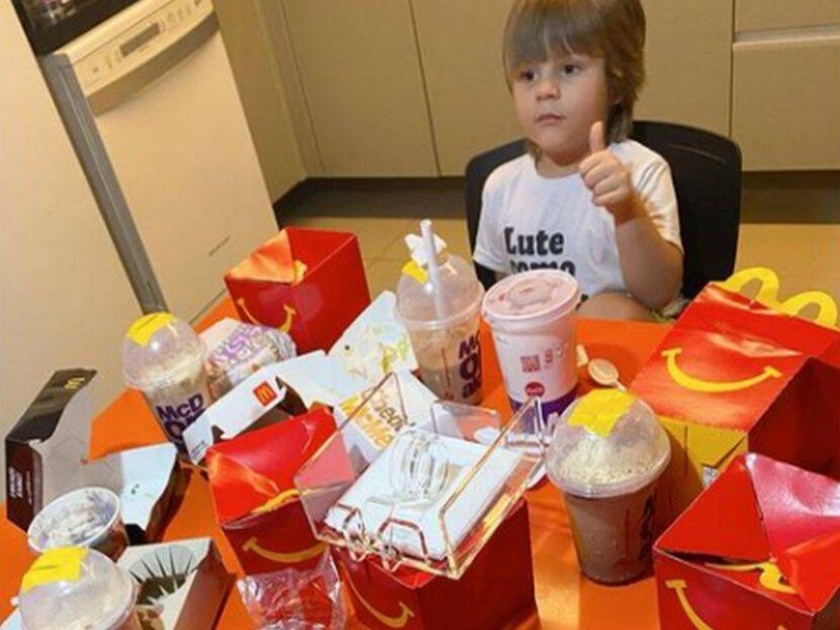 Viral Video : Four year old kid uses mom phone to order fast food worth 5500 | काय सांगता? ४ वर्षांच्या चिमुरड्याला आईचा फोन सापडला; अन् त्यानं मागवलं साडे पाच हजाराचं जेवण